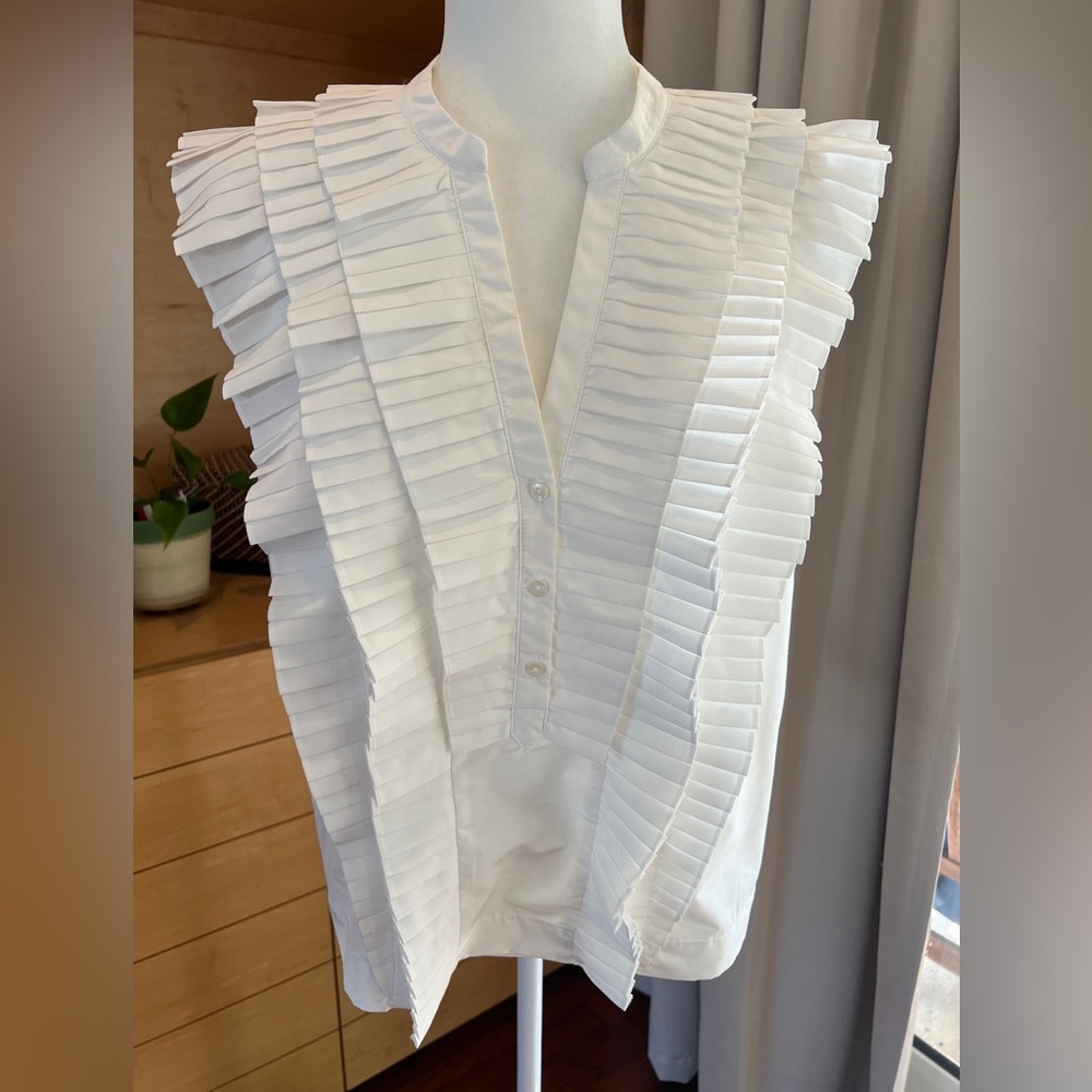 Beautiful, unique piece from Maeve. Size medium, white. Loose and comfy!